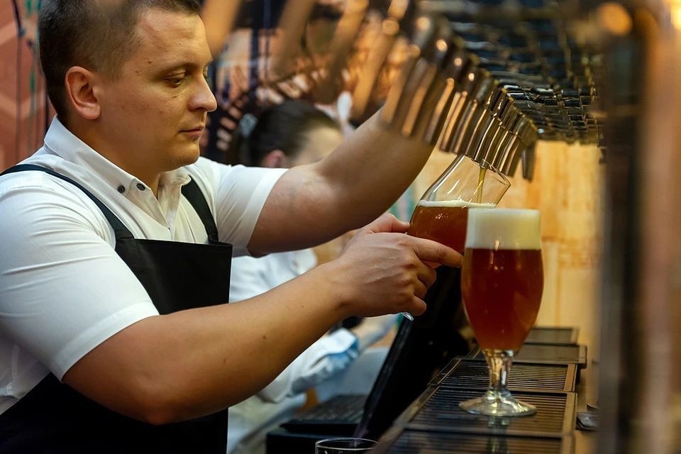    В России стремительно дорожает пиво: в чем причина Олег ЗОЛОТО