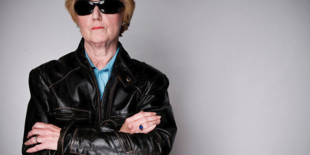 Повседневный шик для 50+: как носить бомберы и стеганые куртки без потери изысканности