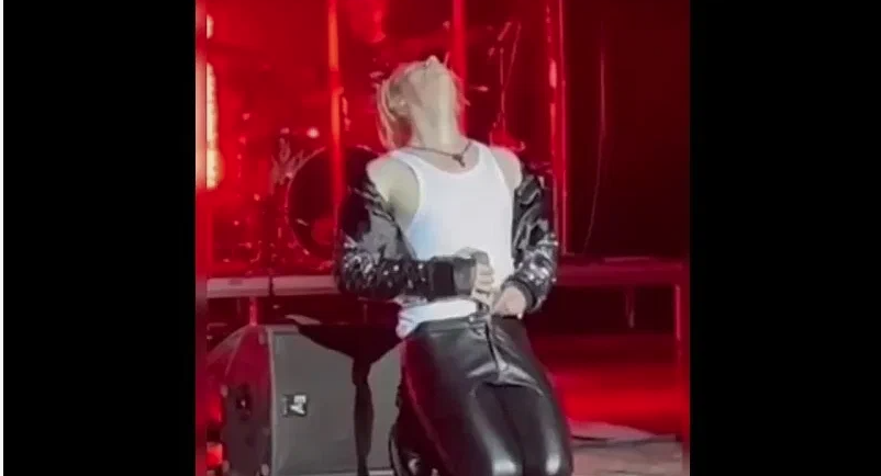 Ярослав Дронов в экстазе при олбщении со своим "богом" источник yandex.ru