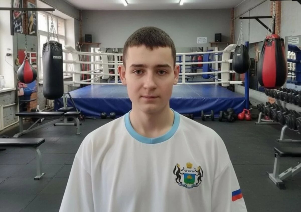    Школьник из Тюменской области выиграл турнир по шахбоксу
