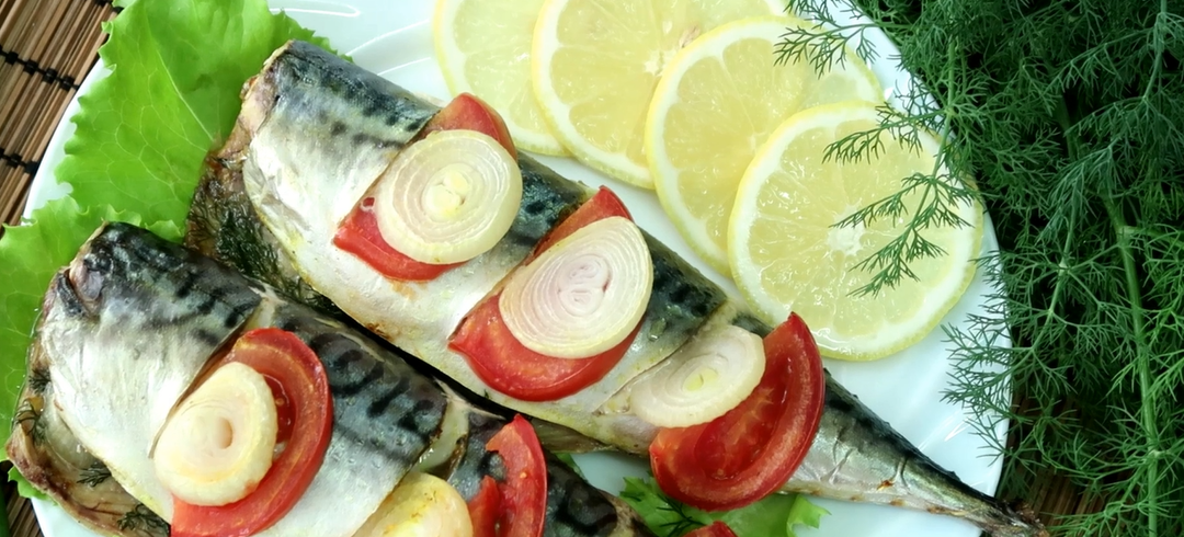 Скумбрия запеченная с овощами в фольге в духовке.