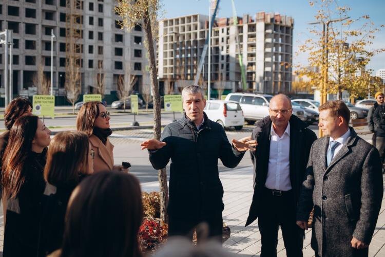 Стэн Лейбзон, Тюменская линия📷Эдуард Оганян, генеральный директор ГК «География»