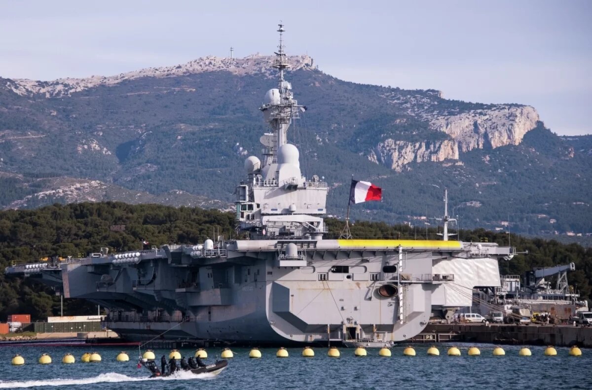    Моряк показал координаты авианосца «Шарль де Голль» через фитнес-приложение