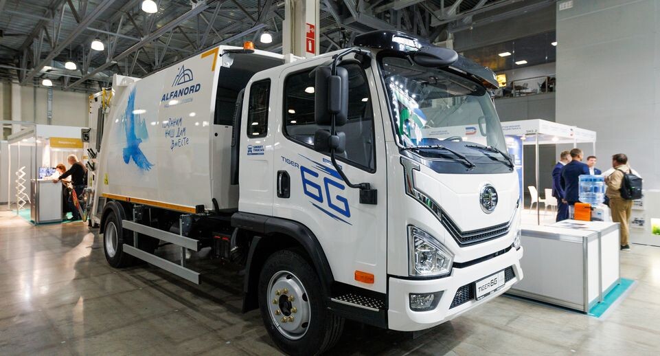    Мусоровоз на выставке водных технологий для ЖКХ и промышленности «Экватэк» в Красногорске / Медиасток.рф