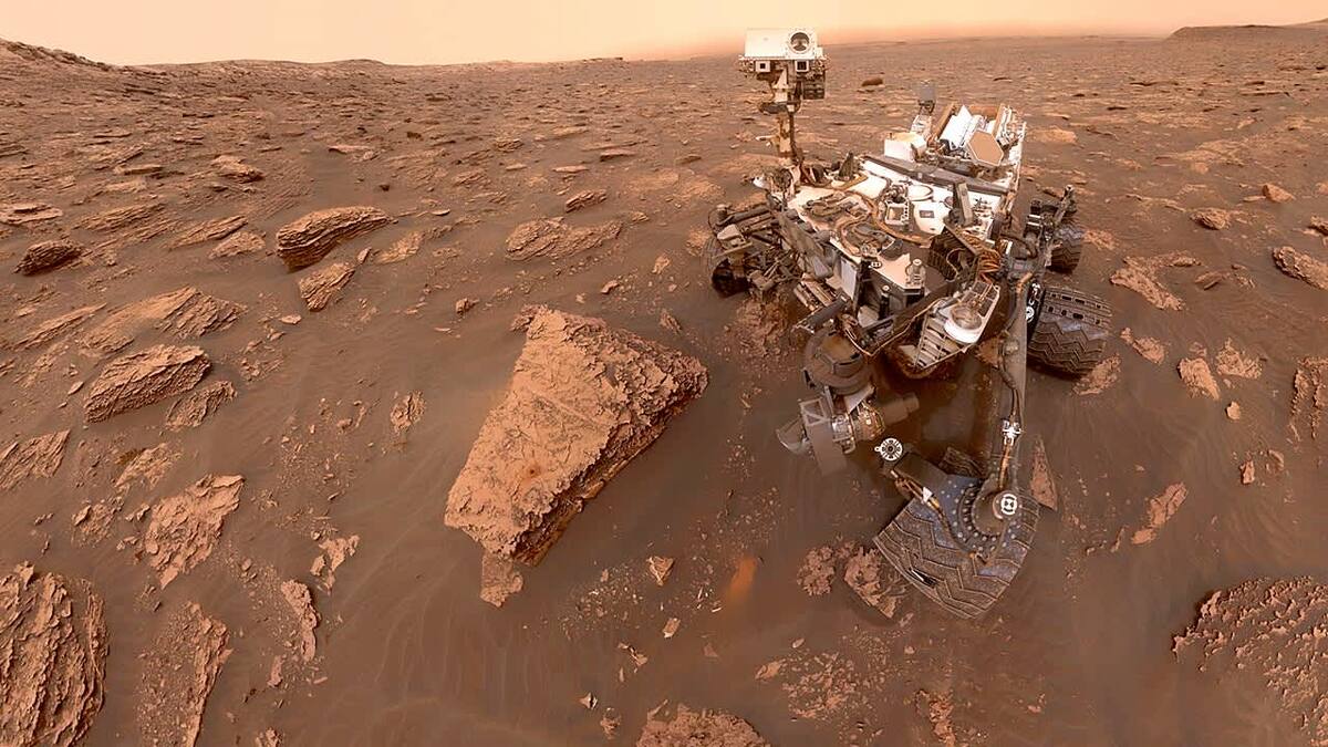 Curiosity  делает селфи.