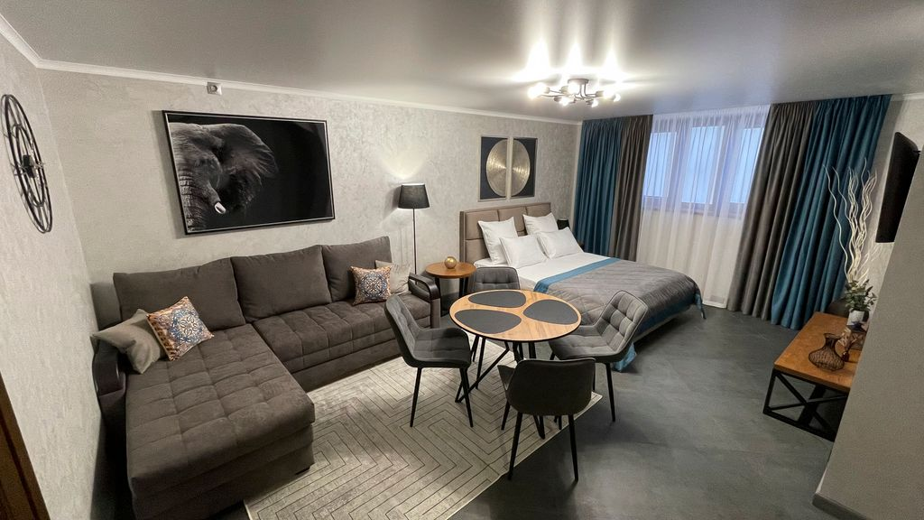 Еще добавлю, что многие считают отдых в Кисловодске очень дорогим. Это действительно так, если говорить про санатории, то там сутки отдыха на двоих могут стоить и 20 000 ₽ в сутки! Но зато симпатичные и аккуратные квартирки  в центре Кисловодска можно находить от 5000! 