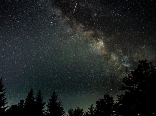    Звездное небо // фото: Изображение от wirestock на Freepik