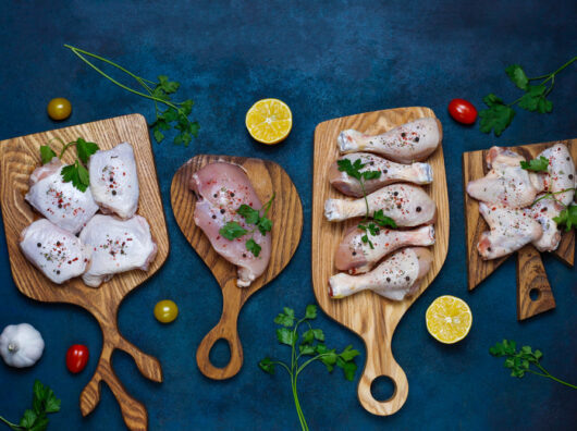    мясо птицы // фото: Изображение от BalashMirzabey на Freepik