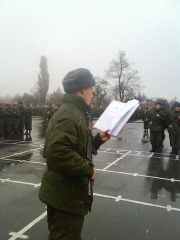 Сын принимает присягу на плацу  во Владикавказе