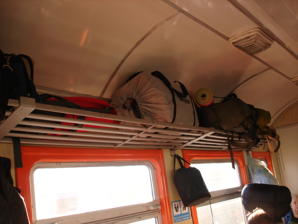 Электрический поезд из Твери в сторону В.Волочка