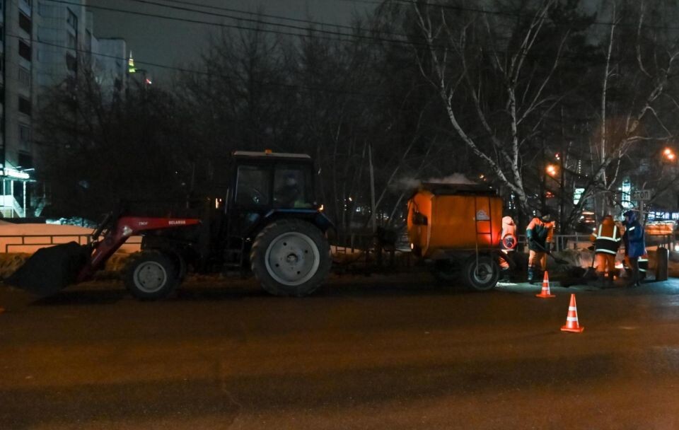    Ремонт дорог холодным асфальтом. Источник: Barnaul.org