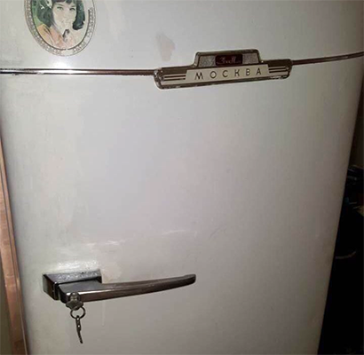 Классический холодильник ЗиЛ с ключом