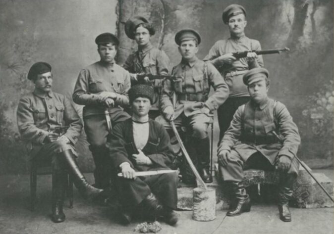 Члены казачьего комитета ВЦИК, на переднем плане кубанец Шевченко.