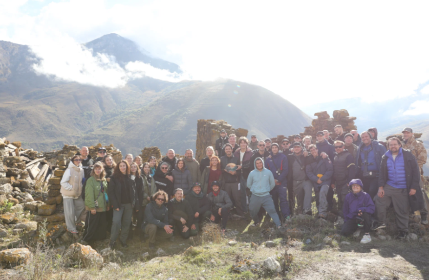 Съёмочная группа в экспедиции.
