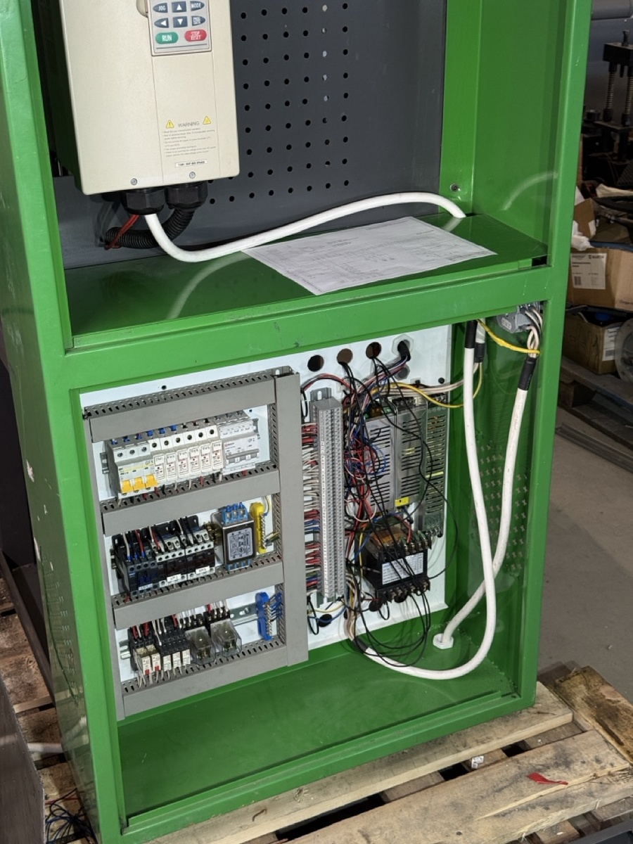 Собрали новый щиток с более понятной логикой и удобным доступом