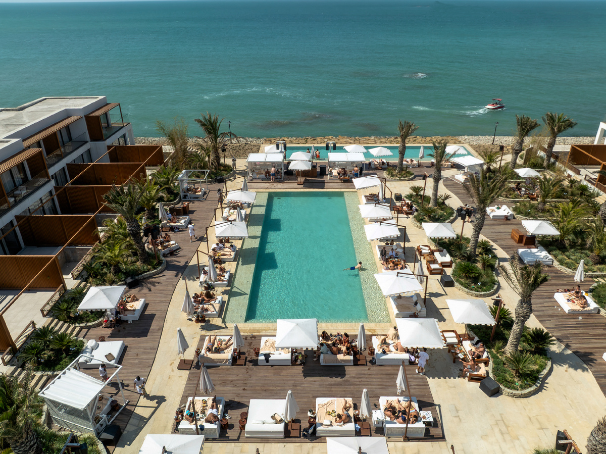 Пляжный клуб в Sea Breeze