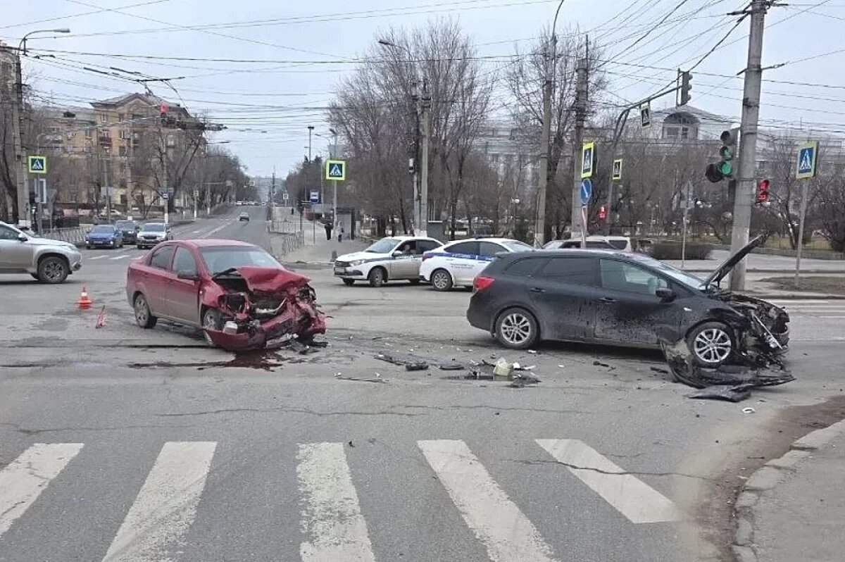    Стали известны подробности ДТП, которое парализовало север Волгограда