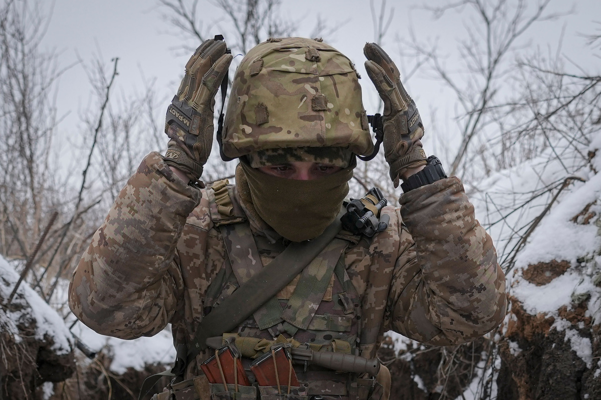    Украина ВСУ СВО спецоперация солдат смерть шлем каска военный (фото: AP)