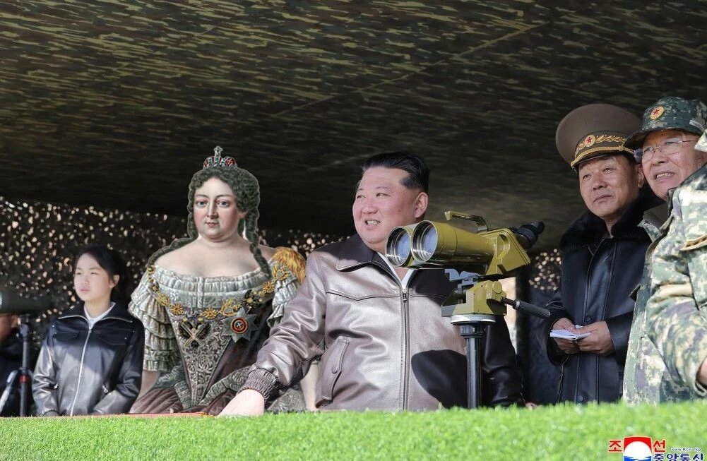    Коллаж Блокнота с Анной Иоанновной на фоне фото ЦТАК