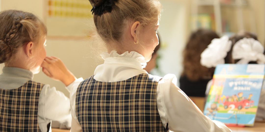 В Москве неожиданно закрылась элитная школа: как ребенку закончить учебный год без потери качества?