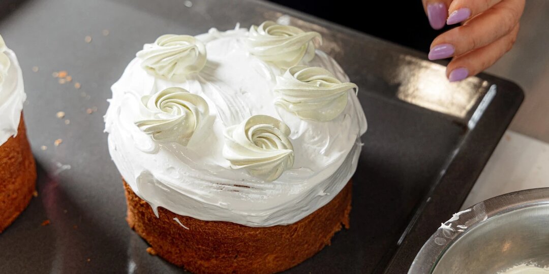 Белковая глазурь — не единственный вариант для кулича! Шоколадная, сахарная, заварная, с желатином: как выбрать?