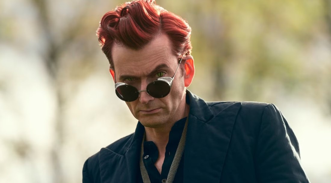     Кадр из сериала «Благие знамения» (2019-2026)