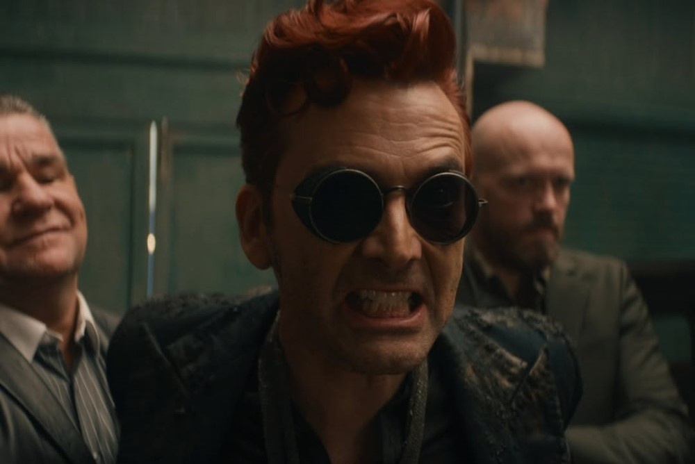     Кадр из 3 сезона сериала «Благие знамения» (2026) / Фото: соцсети «Благих знамений» Amazon Prime Video