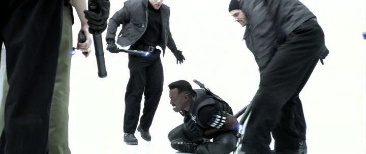 Кадр из фильма "Блэйд" (1998)