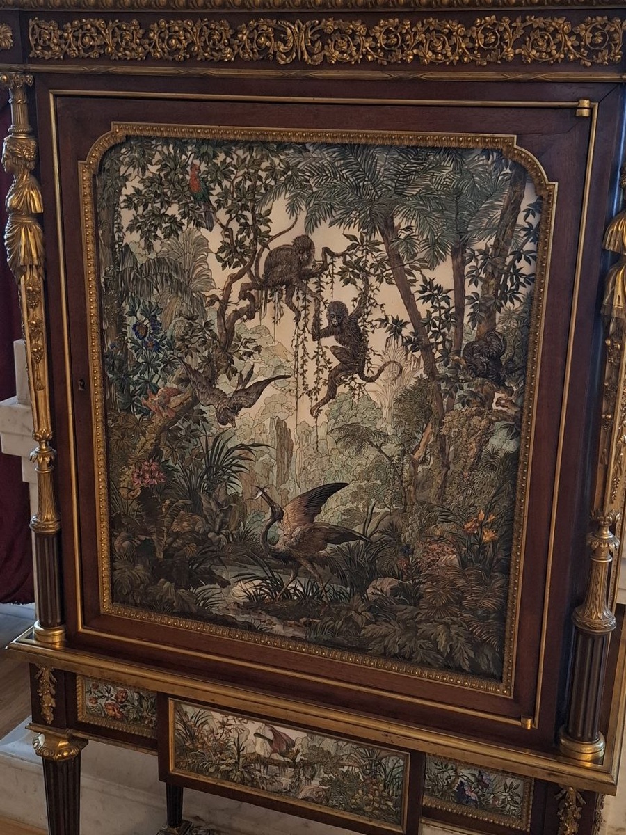 Мебель - отдельное произведение искусства