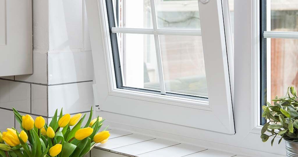 Как выбрать пластиковые окна для квартиры: гид по видам и возможностям
