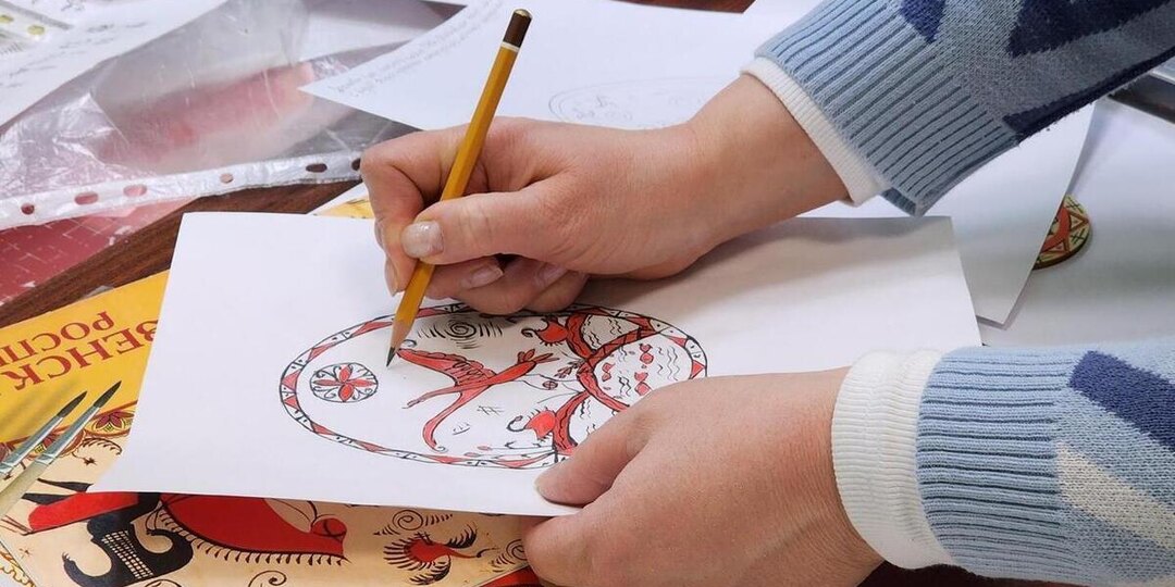 В библиотеке Протвино постигают тайны древней мезенской росписи