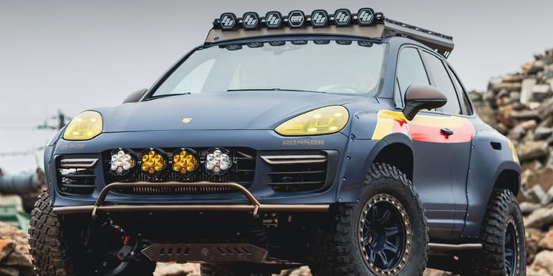 Тюнеры сделали Porsche Cayenne, который мог бы покорить даже Дакар: 650 л.с., карбоновый обвес и огромные колёса 😎