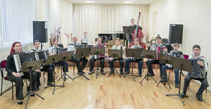 Ансамбль баянистов и аккордионистов ДШИ г. Аксая «Мелодия» (руководитель Ю.И. Настусенко). / ФОТО из архива А.И. Савченко Администратор  📷
