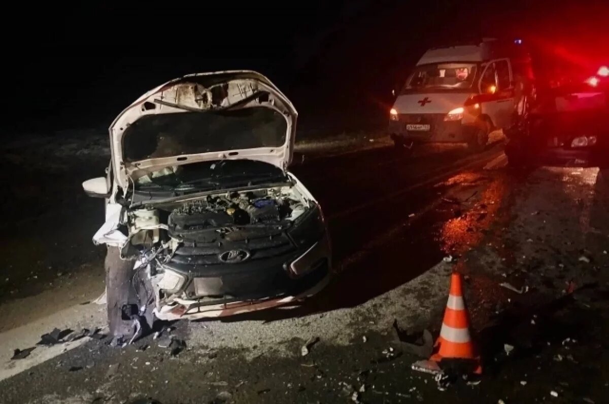    В Самарской области Lada Granta и Hyundai Accent столкнулись лоб в лоб