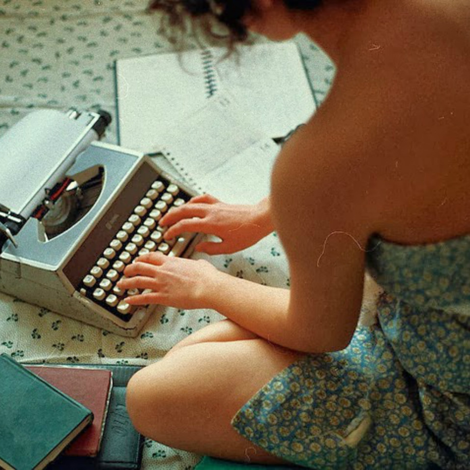 Не знаю, чего больше в выборе этой картинки для привлечения внимания – заботы о читателе или собственного сексизма