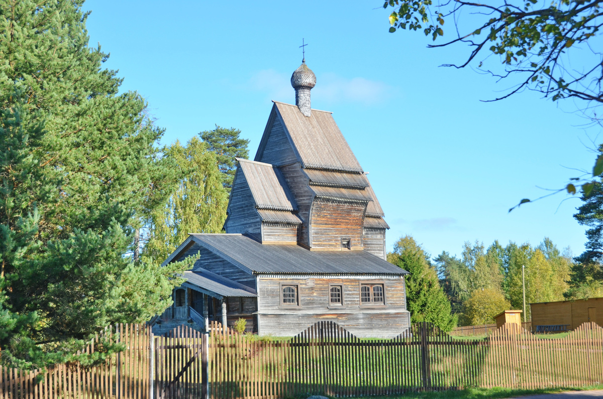 Георгиевский храм в Родионово - старейший деревянный храм Русского севера. Не входит в Подпорожское кольцо