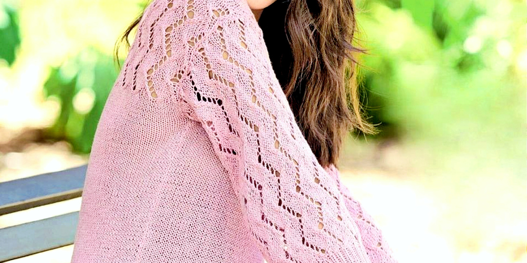 Весна в розовом цвете: вяжем ажурные пуловеры спицами