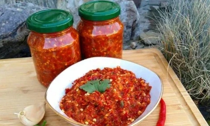 Грибная аджика.