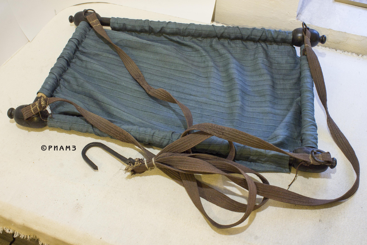 Люлька бишек. Начало XX в. Коллекция РИАМЗ.