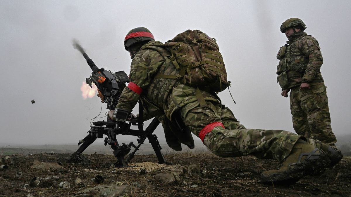    Бойцы военные ВС РФ станковый гранатомет РИА