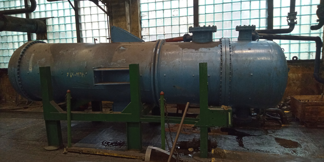 Промывка огромного промышленного 6 метрового маслянного теплообменника установкой УВДМ-280.