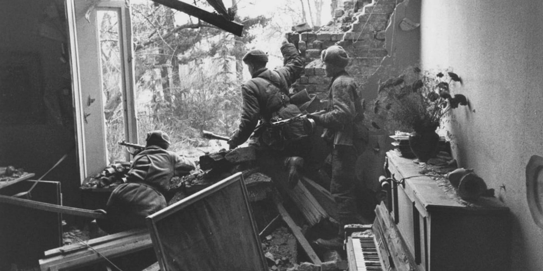 Фото советских бойцов во время боёв в Бреслау