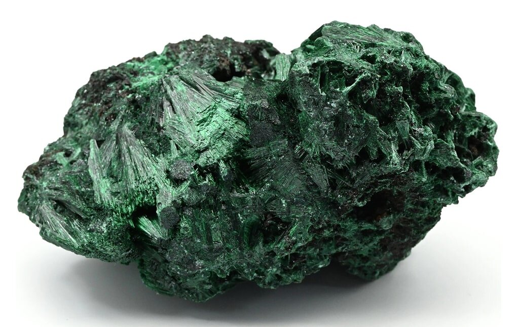 Необработанный малахит