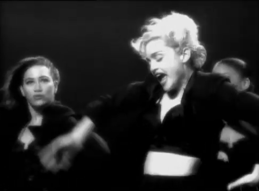 Отрывок из музыкального клипа на песню «Vogue»