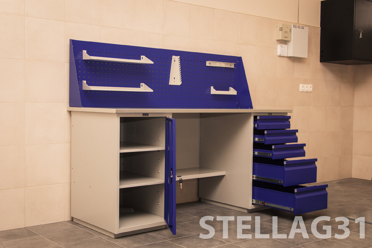 Верстак с двумя разными видами тумб.