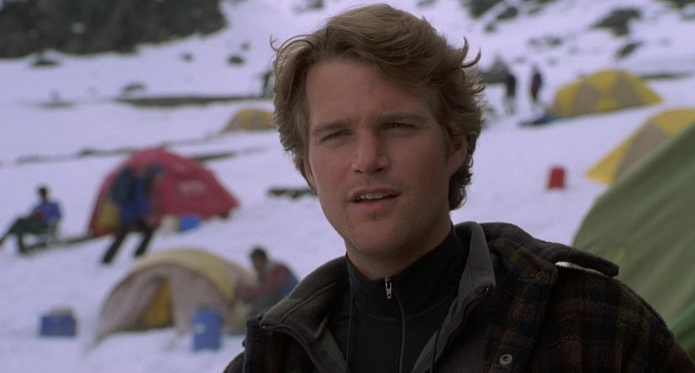 Самый безбашенный фильм о горах: что не так и почему всё равно залипаешь