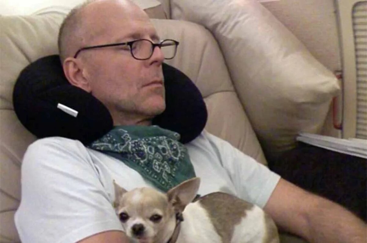    К марту 2026 года здоровье 71-летнего актера настолько ухудшилось, что он может жить только при постоянной поддержке близких, так как болезнь продолжает прогрессировать.