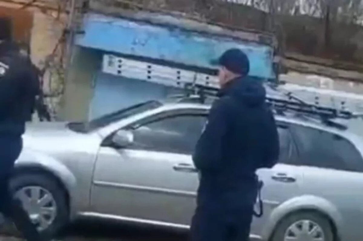    Украинец больше суток просидел в авто, не желая выходить к сотрудникам ТЦК