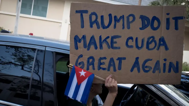 В прошлом месяце сторонники Трампа приняли участие в акции протеста против кубинского правительства в Майами