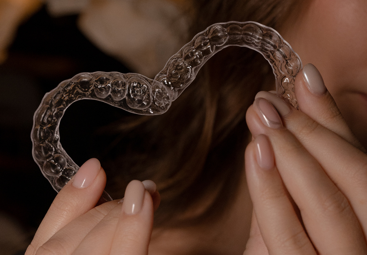 Элайнеры изготавливаются с помощью 3D-моделирования из специального медицинского термопластика. 